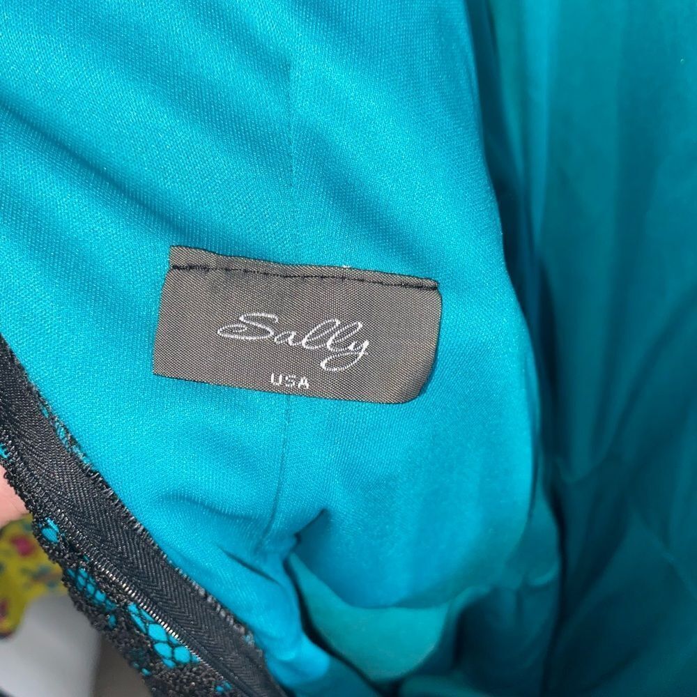 Sally USA plus size teal dress with black lace overlay EUC - Picture 6 of 10